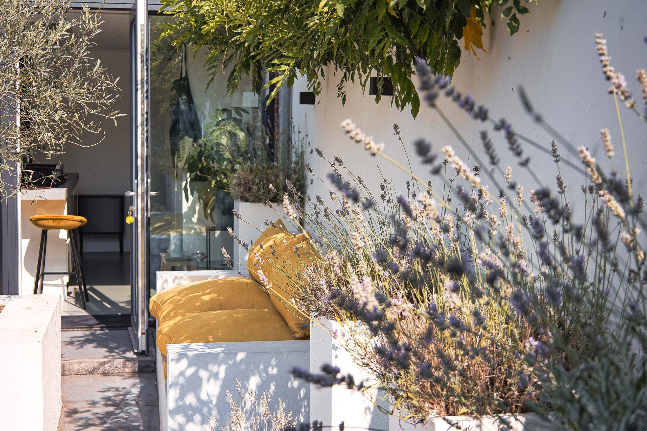 betonnen bank plof kussens